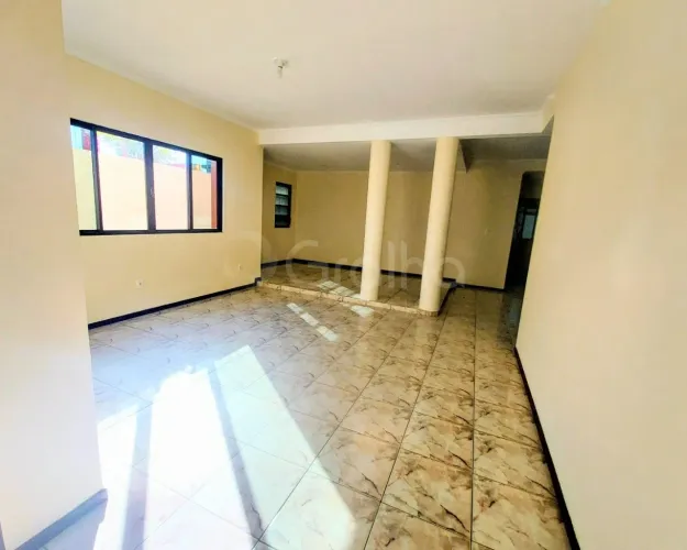 Casa Residencial e Comercial com área total de 200,00 m2