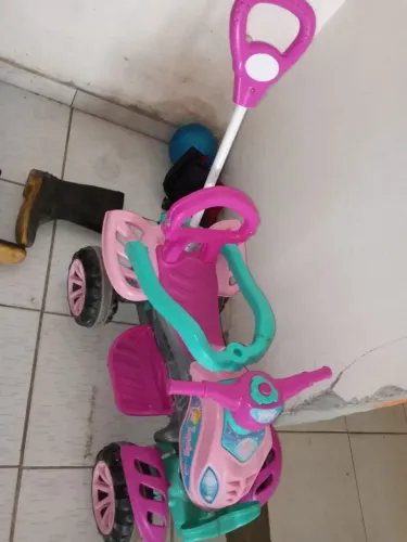 Um carrinho de passeio