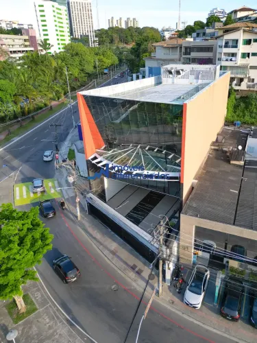 ALUGUEL - Prédio Comercial com 1.477m² e 4 pavimentos em Ondina.