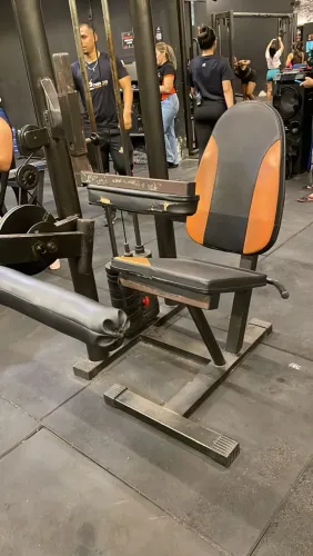 Academia de musculação *