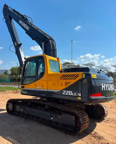 Escavadeira Hyundai 220 Long Reach