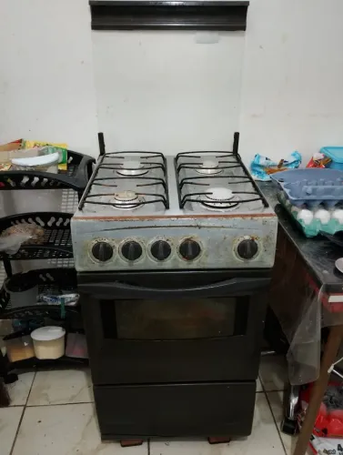 4 bocas e forno funcionando tudo!
