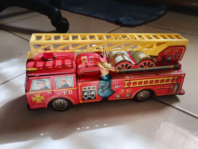 Antiguidade - Brinquedo - Caminhão de Bombeiros anos 50/60 Japonês