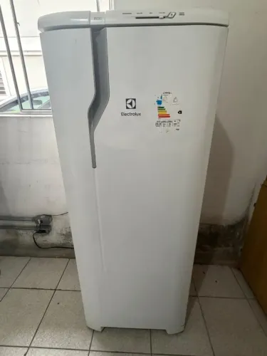 Geladeira Electrolux 240 Litros