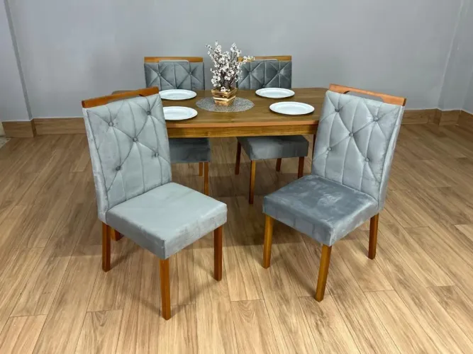 Mesa com 04 cadeiras em madeira Maciça, 120cm X 80cm