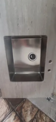 Pia de inox com mármore travertino + peças.