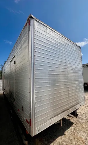 Baú trucado carga seca Carropel 8,00 metros