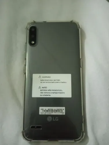 Vendo celular LG sem detalhes funcionando Tudo,Bateria está ótima.