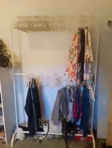 3 araras de roupas