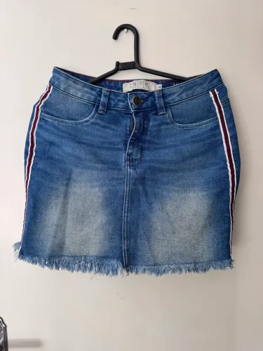 Desapego Feminino: Roupas em Ótimo Estado!
