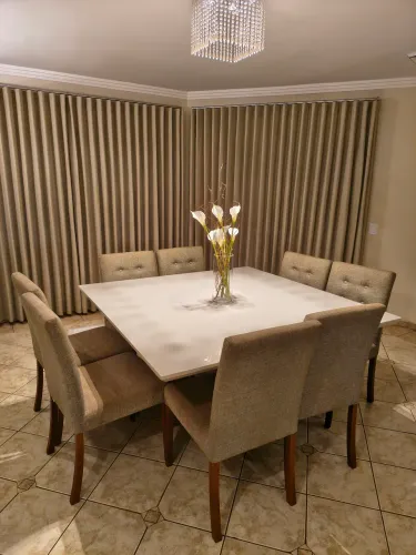 Mesa de Jantar com 8 Cadeiras