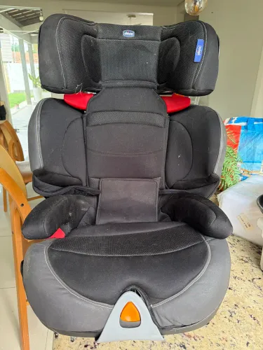 Cadeirinha para Carro Chicco Preta - Reclina e Vira Assento de Elevação | Excelente Estado