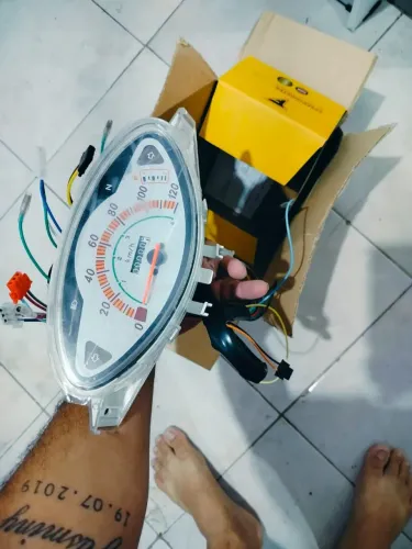 Biz 100 de uso pessoal só pega e anda tô sem papel do leilão esposa jogou fora sem querer*
