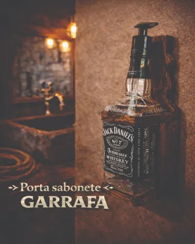 Porta Sabonete Líquido Rústico em Madeira com Garrafa Reciclada - Sustentabilidade e Estil