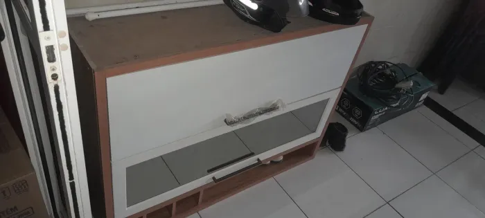 Vende-se um armário aéreo novo pouco tempo de uso já vai com as bucha e os parafusos 