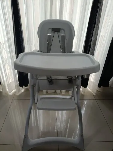 Cadeirinha de alimentação Burigotto, mesa removível.