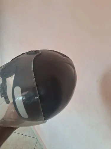 Vendo capacete liberty em bom estado valor 50 reais zap *