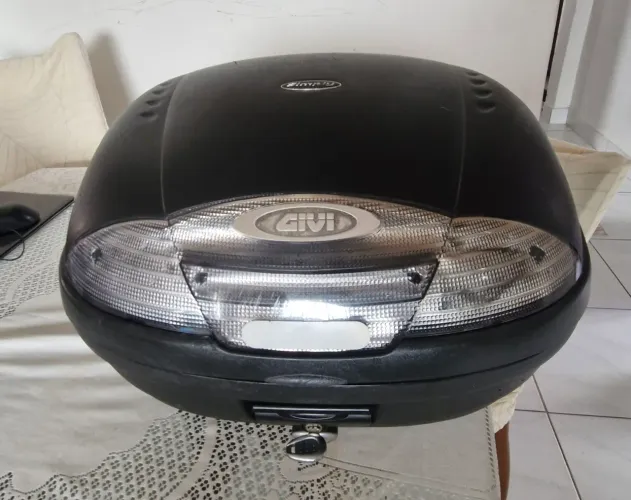 Baú Givi 45L completo.