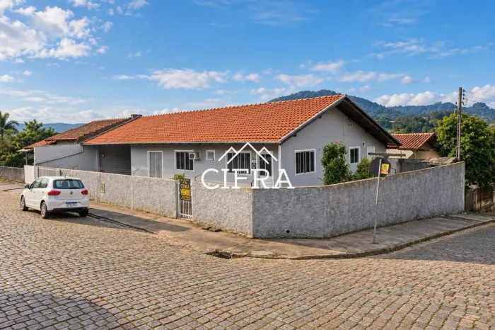 Casa de Alvenaria - Venda - 04 dormitórios - 100m2 - Rainha - Rio do Sul