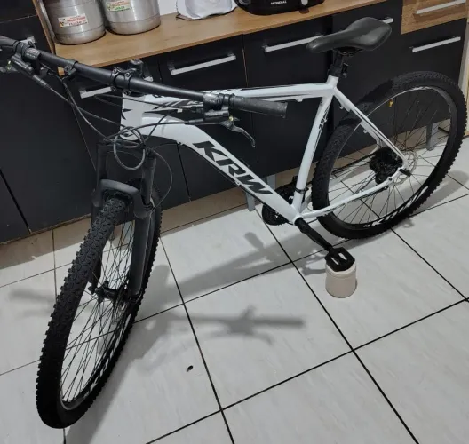 Bicicleta KRW MTB alumínio aro 29 quadro 21 com 24 marchas. Promoção 