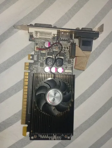Vendo GT 210 funcionando