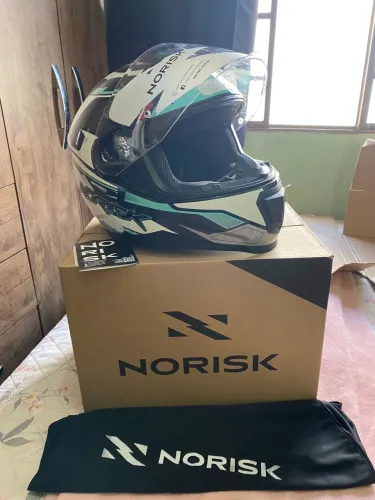 Capacete Norisk Razor Speedmax na cor verde.