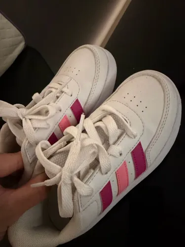 Tênis adidas