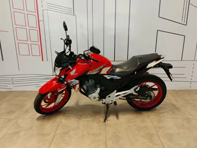 CB 250 F Twister