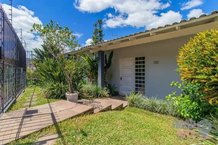 ALUGUE CASA COM 3 DORMITÓRIOS, SUÍTE, PISCINA E ESPAÇO GOURMET.