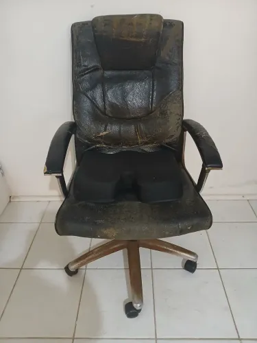 Cadeira executiva usada + almofada