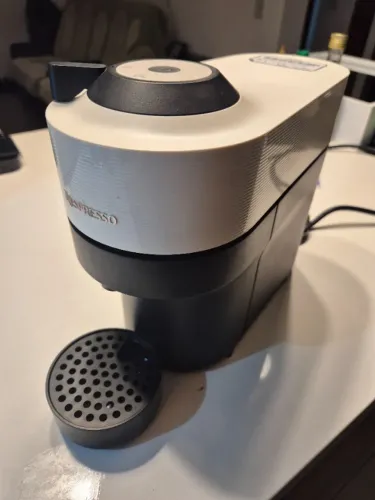 Cafeteira Nespresso Vertuo Pop 220V + Bandeja Porta Cápsulas