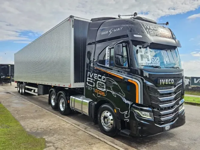 Iveco S-Way 480 6x2 Ano 2023 + Baú Facchini Ano 2026 30 plts 0km Pronta Entrega