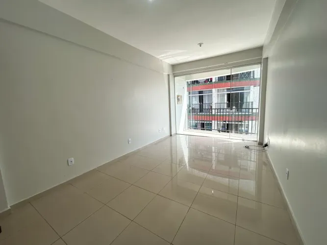 **karla Aluga** Rio Leblon 3/4 | M. Covas | 2 vagas de garagem| R$ 2300