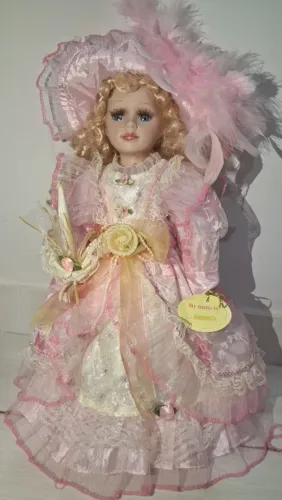 Boneca de Porcelana Esmeralda