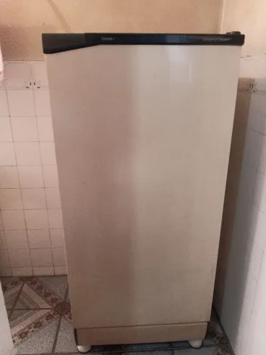 GELADEIRA MARCA CONSUL 340 LITROS USADA PORÉM CONSERVADA.