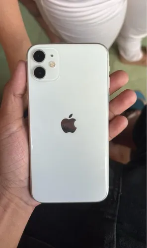 iPhone 11 64gb,novo só tem um detalhe na tela,mais fora isso não há nenhum detalhe 900$