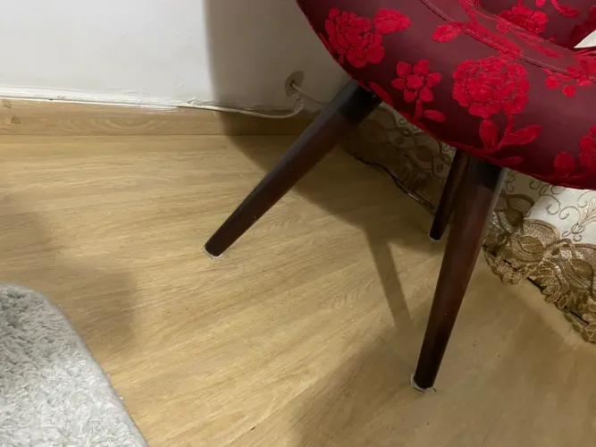 Poltrona Decorativa Design Moderno Estampada Vermelha - Excelente Estado