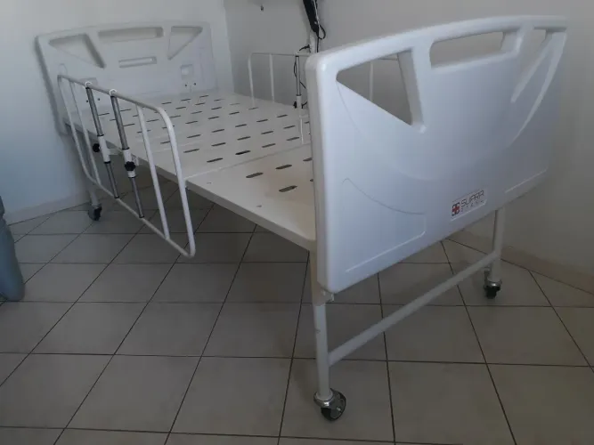 Cama hospitalar motorizada 