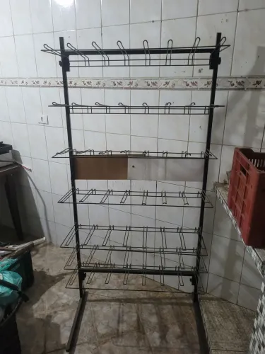 Expositora de salgadinhos condimentos e chinelo 