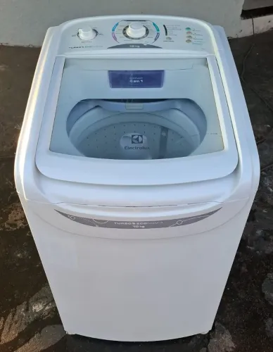 Vendo máquina de lavar roupa Electrolux 10kg moderna funcionando perfeitamente!