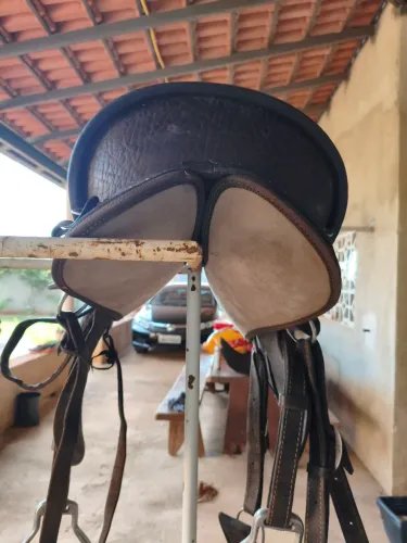 Selas, para cavalgada e outros servicos.