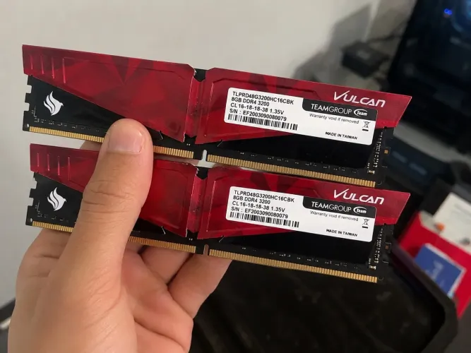 2 Memorias TeamGroup T-Force Vulcan Pichau 8GB DDR4 3200MHz