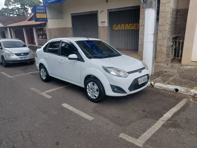Ford Fiesta Sedan SE 1.6 8V Flex 4P 2014