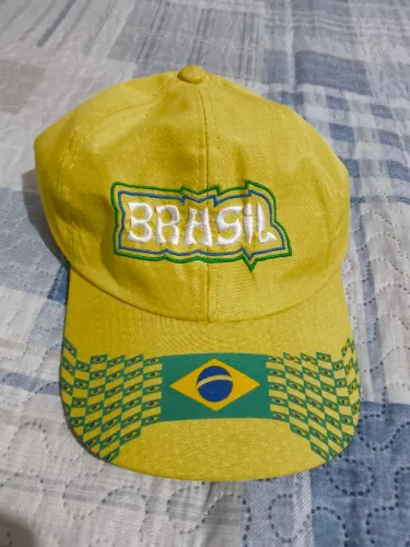 Boné Brasil amarelo
