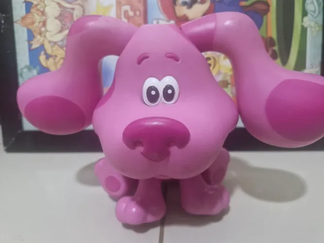 Boneca Magenta de Vinil