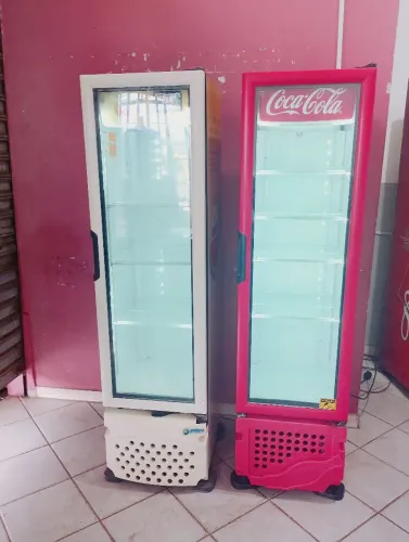 CERVEJEIRA E EXPOSITORA SLIM TUDO FUNCIONANDO 220 VOLTS 220 LITROS R$ 5300 NAS 2  
