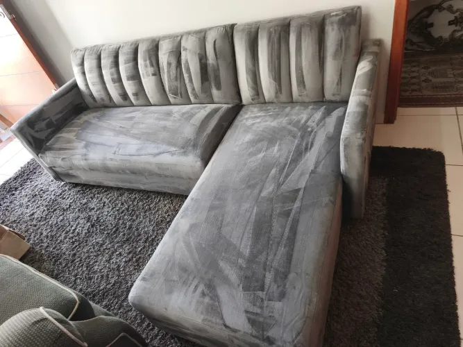 Sofá reclinável com chaise e baú