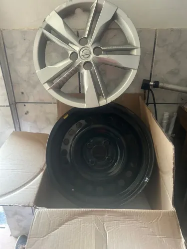 Roda com Calotas aro 16