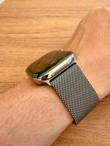 Apple Watch séries 10 Titanium natural com loop milanês