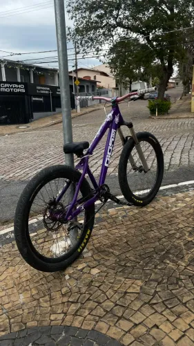Gios 4trix roxa e branca